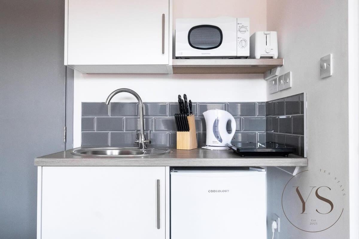 Sienna Longton 1d - Wi-fi, Alton Towers, Netflix * Stoke-on-Trent
