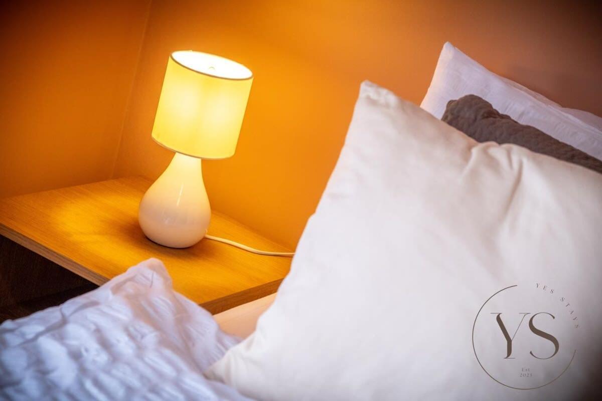 Sienna Longton 1d - Wi-fi, Alton Towers, Netflix * Stoke-on-Trent