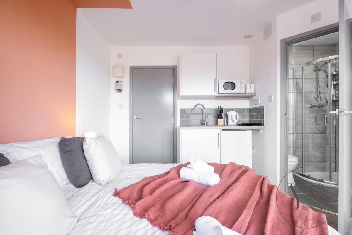 Sienna Longton 1d - Wi-fi, Alton Towers, Netflix Apartment